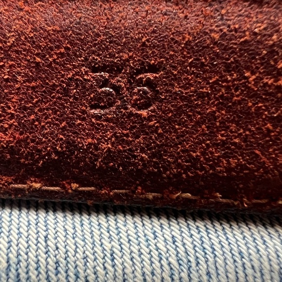 Classic Brown Leather Belt with Gold Buckle - Picture 3 of 10